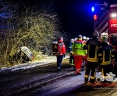 Glätteunfall - Rettungskräfte finden leeres Fahrzeug  - 2 Insassen flüchtig