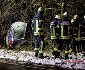 Glätteunfall - Rettungskräfte finden leeres Fahrzeug  - 2 Insassen flüchtig