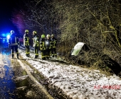 Glätteunfall - Rettungskräfte finden leeres Fahrzeug  - 2 Insassen flüchtig