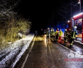 Glätteunfall - Rettungskräfte finden leeres Fahrzeug  - 2 Insassen flüchtig