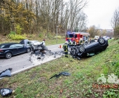 Frontalkollkision fordert 2 Schwerverletzte - Porsche wird auf Dach in den Graben geschleudert
