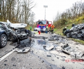 Frontalkollkision fordert 2 Schwerverletzte - Porsche wird auf Dach in den Graben geschleudert