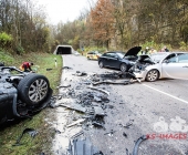 Frontalkollkision fordert 2 Schwerverletzte - Porsche wird auf Dach in den Graben geschleudert