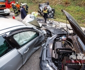 Frontalkollkision fordert 2 Schwerverletzte - Porsche wird auf Dach in den Graben geschleudert