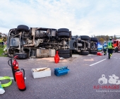 Lkw mit Biomüll umgekippt mehrere Feuerwehren im Einsatz