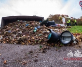 Lkw mit Biomüll umgekippt mehrere Feuerwehren im Einsatz