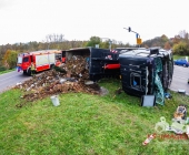 Lkw mit Biomüll umgekippt mehrere Feuerwehren im Einsatz