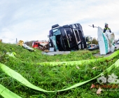 Lkw mit Biomüll umgekippt mehrere Feuerwehren im Einsatz