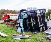 Lkw mit Biomüll umgekippt mehrere Feuerwehren im Einsatz