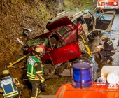 Horror Unfall auf der L1100 - 19-jährige stirbt im Fahrzeug, 2 Personen schwerst verletzt und eingeklemmt 3 Fahrzeuge betroffen