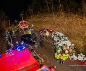 Horror Unfall auf der L1100 - 19-jährige stirbt im Fahrzeug, 2 Personen schwerst verletzt und eingeklemmt 3 Fahrzeuge betroffen