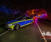 Horror Unfall auf der L1100 - 19-jährige stirbt im Fahrzeug, 2 Personen schwerst verletzt und eingeklemmt 3 Fahrzeuge betroffen