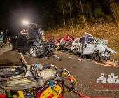 Horror Unfall auf der L1100 - 19-jährige stirbt im Fahrzeug, 2 Personen schwerst verletzt und eingeklemmt 3 Fahrzeuge betroffen