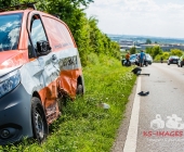 Schwerer Unfall im Begegnungsverkehr - Beide Lenker verletzt in Klinik - Fahrzeuge Totalschaden