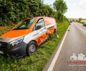 Schwerer Unfall im Begegnungsverkehr - Beide Lenker verletzt in Klinik - Fahrzeuge Totalschaden