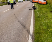 Schwerer Unfall im Begegnungsverkehr - Beide Lenker verletzt in Klinik - Fahrzeuge Totalschaden