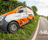 Schwerer Unfall im Begegnungsverkehr - Beide Lenker verletzt in Klinik - Fahrzeuge Totalschaden