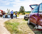 Oldtimer die Vorfahrt genommen - Trabbi-Fahrer aus Windschutzscheibe geschleudert - Rettungshubschrauber im Einsatz
