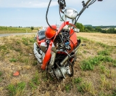 Schwerer Unfall Biker kracht in PKW - Schwerverletzter liegt bei 40 Grad auf der Straße