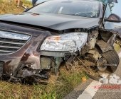 Schwerer Unfall Biker kracht in PKW - Schwerverletzter liegt bei 40 Grad auf der Straße