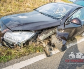 Schwerer Unfall Biker kracht in PKW - Schwerverletzter liegt bei 40 Grad auf der Straße