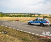 Schwerer Unfall Biker kracht in PKW - Schwerverletzter liegt bei 40 Grad auf der Straße