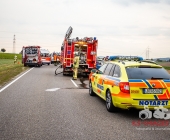 Schwerer Unfall mehrere Verletzte sowie eingeklemmte Personen - Einsatzkräfte im Großaufgebot