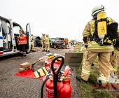 Schwerer Unfall mehrere Verletzte sowie eingeklemmte Personen - Einsatzkräfte im Großaufgebot