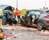 Schwerer Unfall mehrere Verletzte sowie eingeklemmte Personen - Einsatzkräfte im Großaufgebot