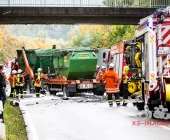 LKW krachen frontal ineinander - Aufprall so heftig das ein Fahrer verstirbt