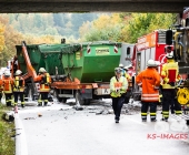 LKW krachen frontal ineinander - Aufprall so heftig das ein Fahrer verstirbt