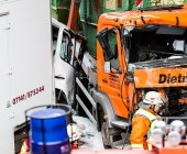 LKW krachen frontal ineinander - Aufprall so heftig das ein Fahrer verstirbt