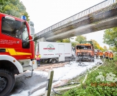 LKW krachen frontal ineinander - Aufprall so heftig das ein Fahrer verstirbt