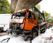 LKW krachen frontal ineinander - Aufprall so heftig das ein Fahrer verstirbt