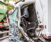 LKW krachen frontal ineinander - Aufprall so heftig das ein Fahrer verstirbt