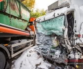LKW krachen frontal ineinander - Aufprall so heftig das ein Fahrer verstirbt