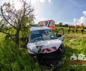 Schwerer Unfall auf der K1611 Pleidelsheim Richtung Steinheim Höpfigheim - Pkw kracht gegen einen Baum