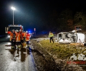 Bei Eisglätte mehrfach überschlagen - Fahrer wird schwerverletzt