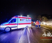 Bei Eisglätte mehrfach überschlagen - Fahrer wird schwerverletzt