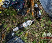 Kipplaster mit Bauschutt überschlägt sich - Feuerwehr muss verletzten Fahrer befreien