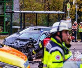 Zivilwagen der Polizei kracht bei Blaulichtfahrt in Renault – 2 Eingeklemmte 4 weitere Verletzte – Renault Fahrer schwerst eingeklemmt erleidet Polytrauma