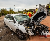 Zivilwagen der Polizei kracht bei Blaulichtfahrt in Renault – 2 Eingeklemmte 4 weitere Verletzte – Renault Fahrer schwerst eingeklemmt erleidet Polytrauma
