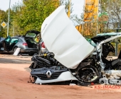 Zivilwagen der Polizei kracht bei Blaulichtfahrt in Renault – 2 Eingeklemmte 4 weitere Verletzte – Renault Fahrer schwerst eingeklemmt erleidet Polytrauma