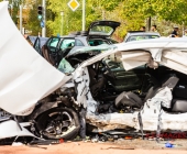 Zivilwagen der Polizei kracht bei Blaulichtfahrt in Renault – 2 Eingeklemmte 4 weitere Verletzte – Renault Fahrer schwerst eingeklemmt erleidet Polytrauma