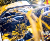 STUTTGART: Auf der Abfahrt von der B10 zur Otto-Hirsch-Brücken kam es am Mittwoch Abend zu einem Verkehrsunfall zwischen 2 PKW. Ein PKW wurde bei dem Unfall gegen einen Laternenmast gedrückt und ist in Flammen aufgegangen.Der ausgebrannte PKW kam aus Richtung B10 und krachte in einen entgegenkommenden PKW der gerade nach rechts abbiegen wollte.Verletzt wurden 3 Personen.