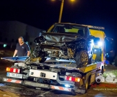 STUTTGART: Auf der Abfahrt von der B10 zur Otto-Hirsch-Brücken kam es am Mittwoch Abend zu einem Verkehrsunfall zwischen 2 PKW. Ein PKW wurde bei dem Unfall gegen einen Laternenmast gedrückt und ist in Flammen aufgegangen.Der ausgebrannte PKW kam aus Richtung B10 und krachte in einen entgegenkommenden PKW der gerade nach rechts abbiegen wollte.Verletzt wurden 3 Personen.