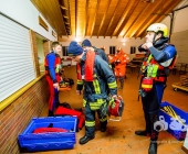 Übung Wasserrettung Person in Eis eingebrochen