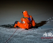 Übung Wasserrettung Person in Eis eingebrochen