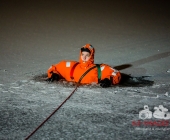 Übung Wasserrettung Person in Eis eingebrochen
