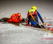 Übung Wasserrettung Person in Eis eingebrochen
